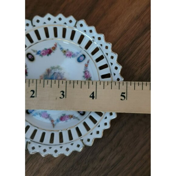 Vintage Bavarian Reticulated Porcelain Wall Plate Romantic Scene & Floral Design - Picture 5 of 5